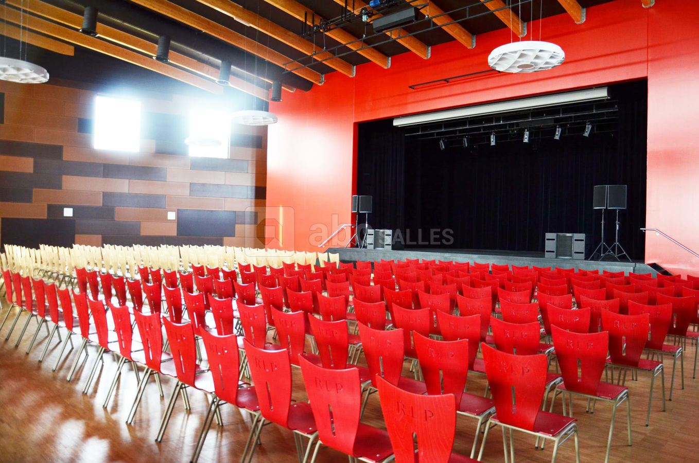 Salle jean ferrat 2/3 - côté scène