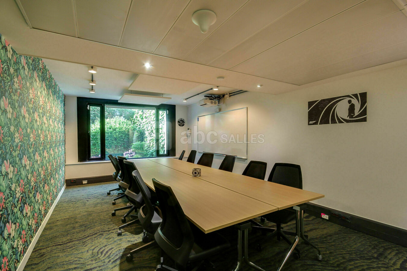Salle de réunion ( 10 Pers) " BOND " au 92 Avenue Charles De Gaulle Neuilly sur Seine