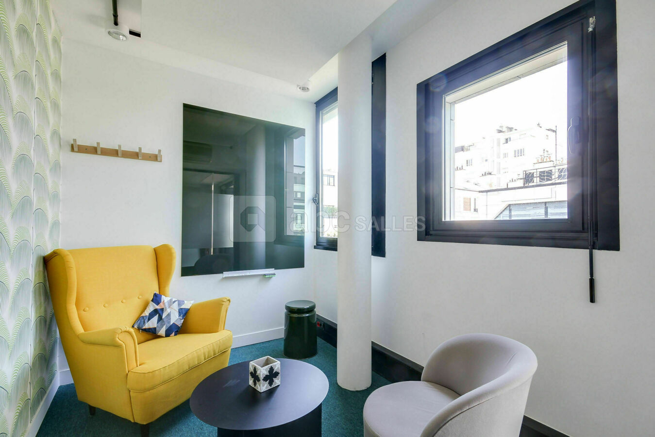Salle de réunion ( 2 Pers) " ROGER " au 92 Avenue Charles De Gaulle Neuilly sur Seine