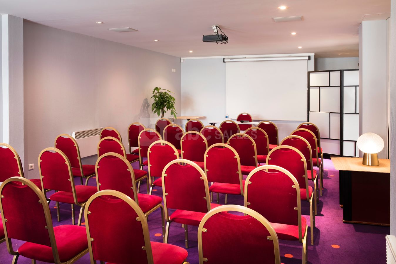 SALLE HERMES EN THEATRE