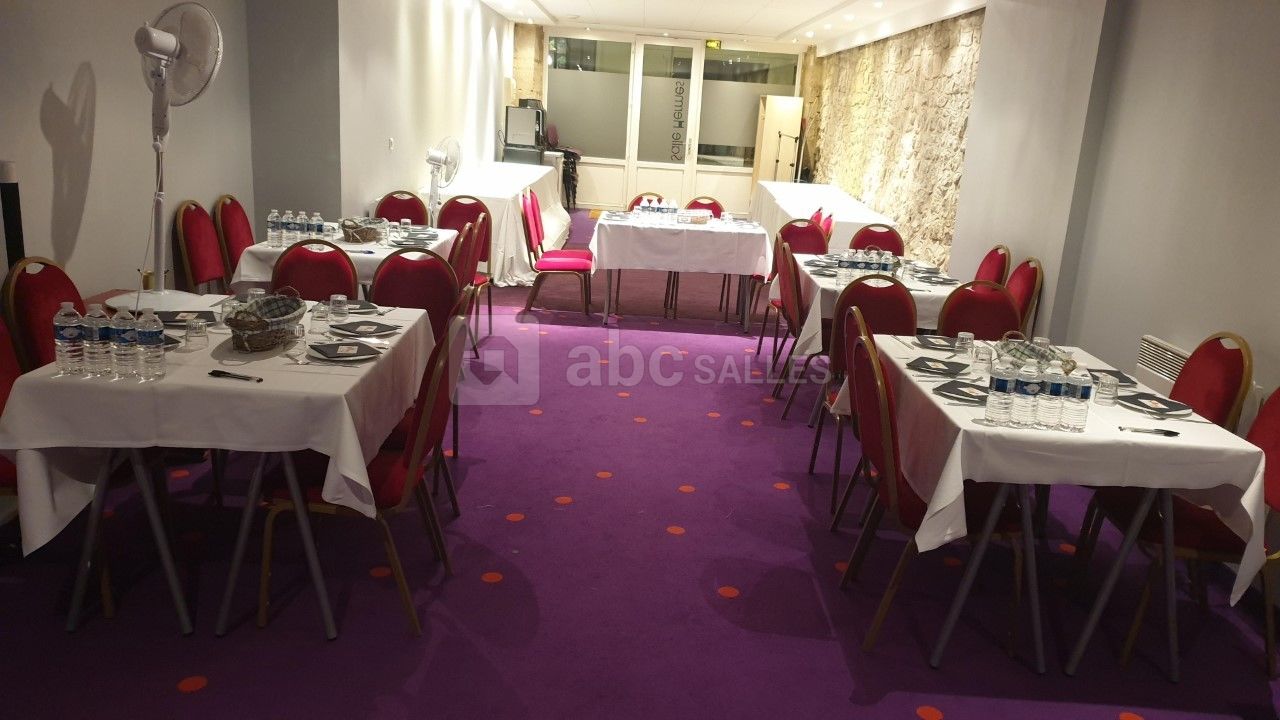 SALLE HERMES EN MODE RESTAURATION