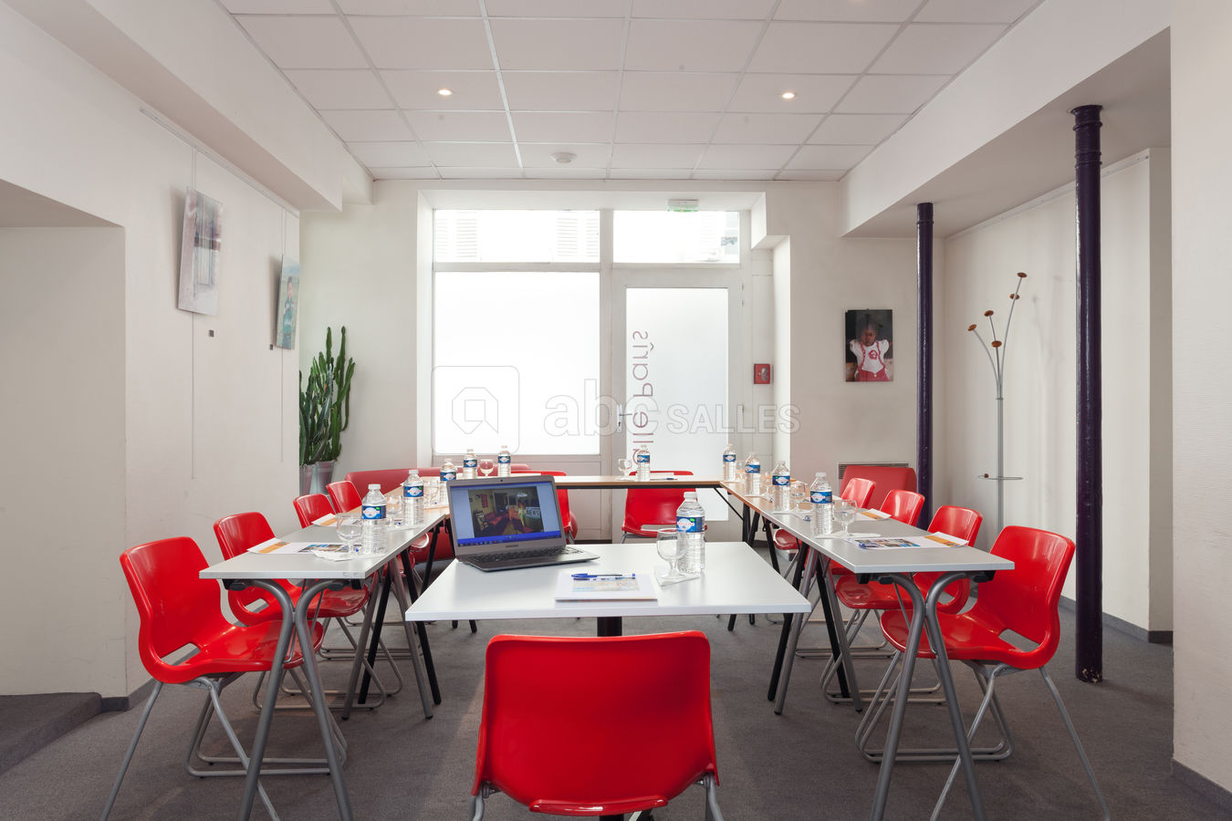 SALLE PARIS EN U