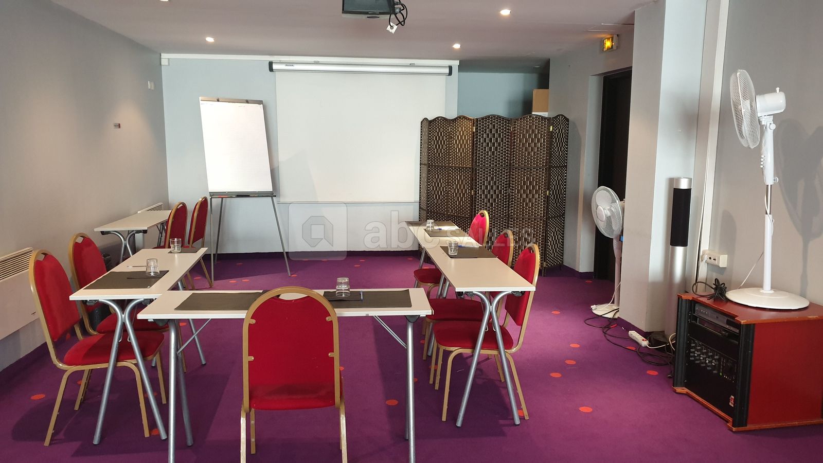 SALLE HERMES EN U