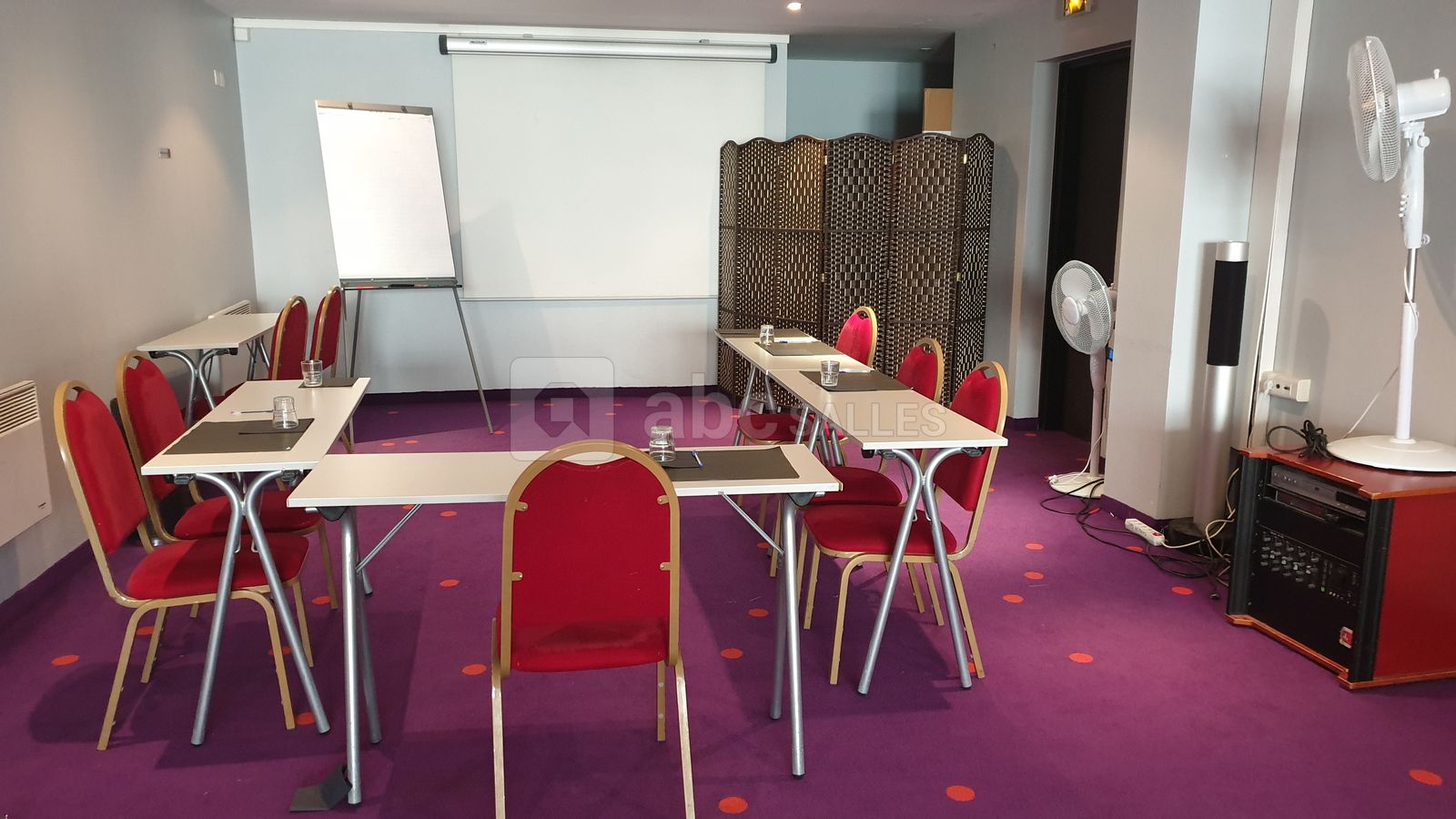 SALLE HERMES EN U