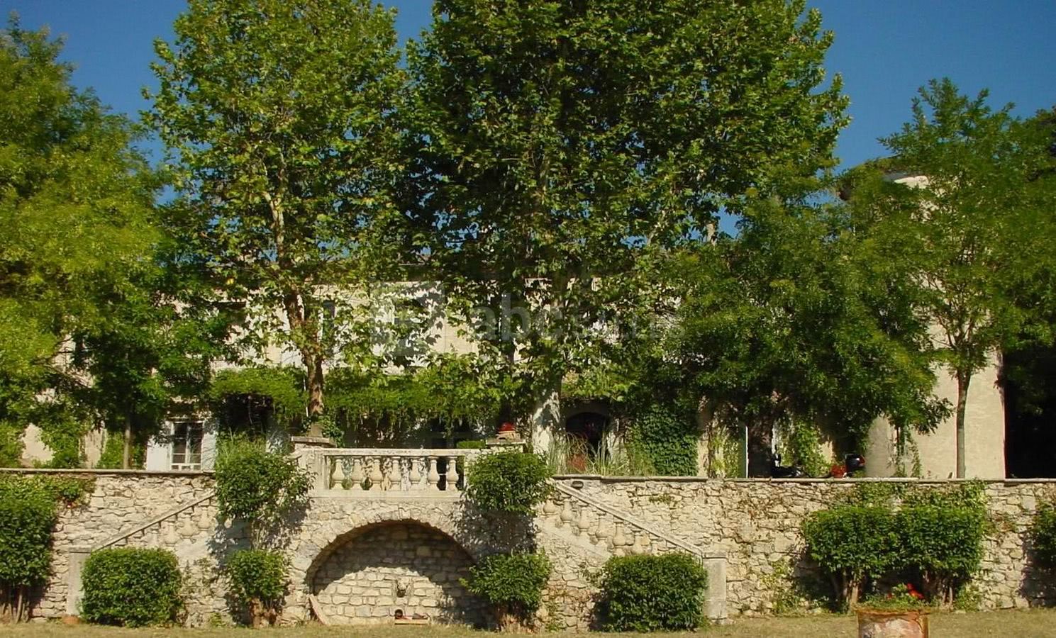 Le château vue de la terrasse de l'aire
