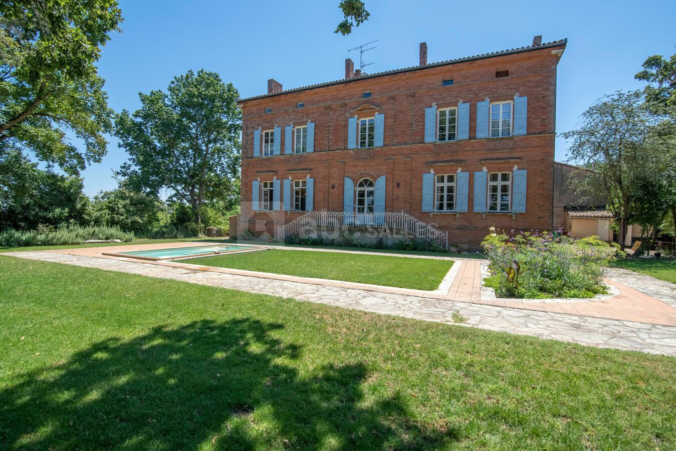 Château de Puydaniel côté jardin/piscine