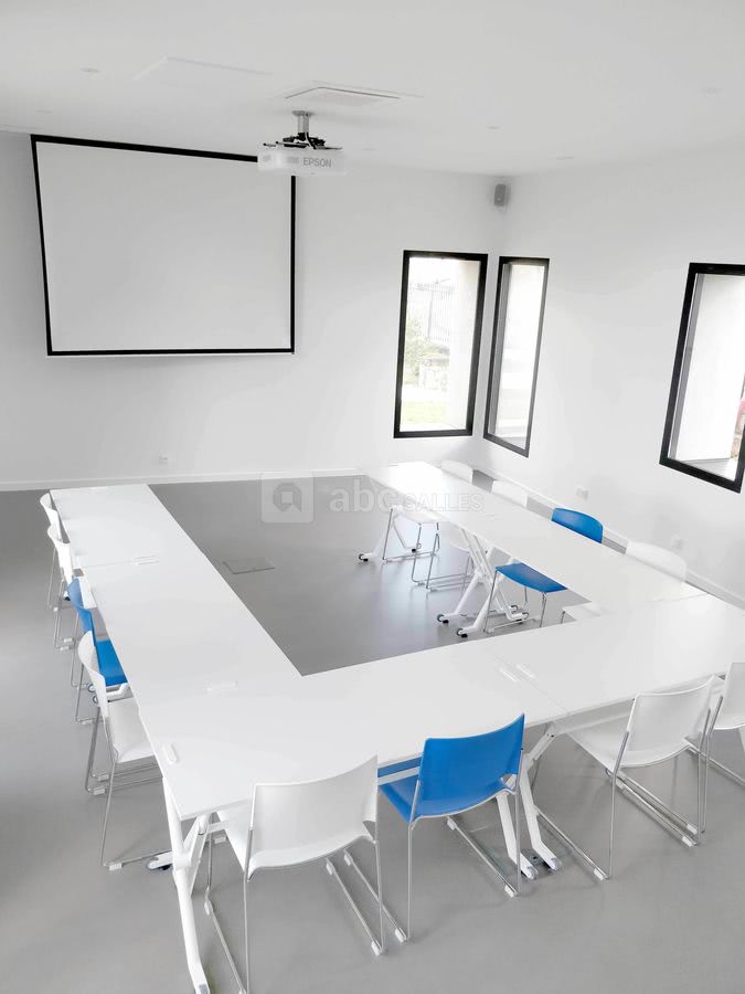 Salle de réunion en U