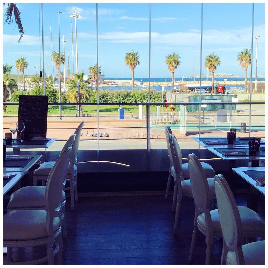 Chez Nous Les Serveurs Font De La Tele Realite Picture Of La Maison Mickael Marseille Tripadvisor