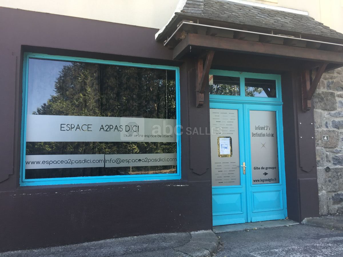FACADE ENTREE COTE RUE