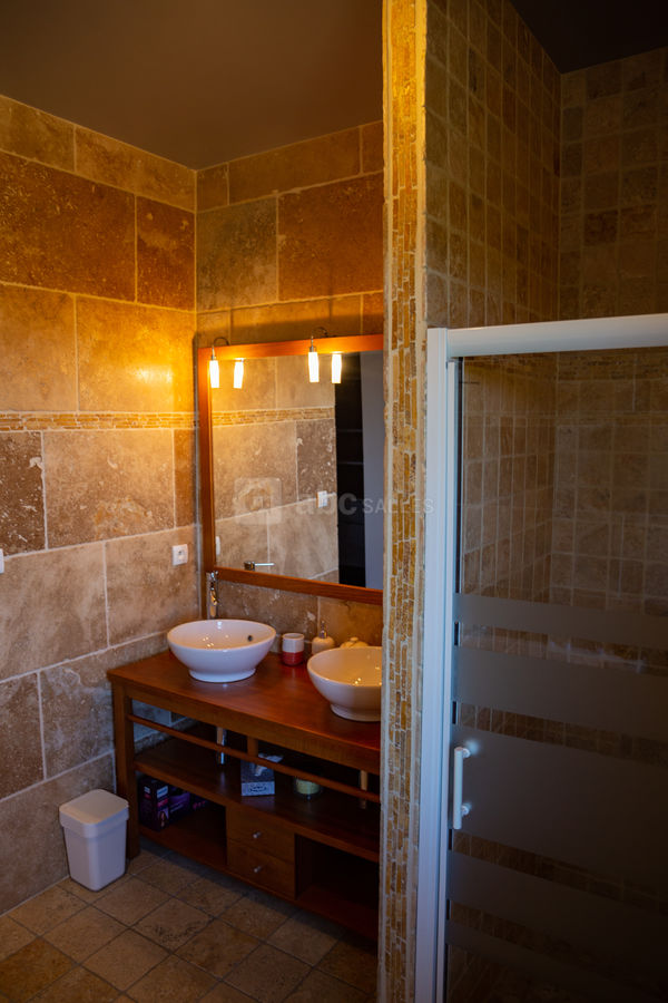 Salle de bain de la suite romantique