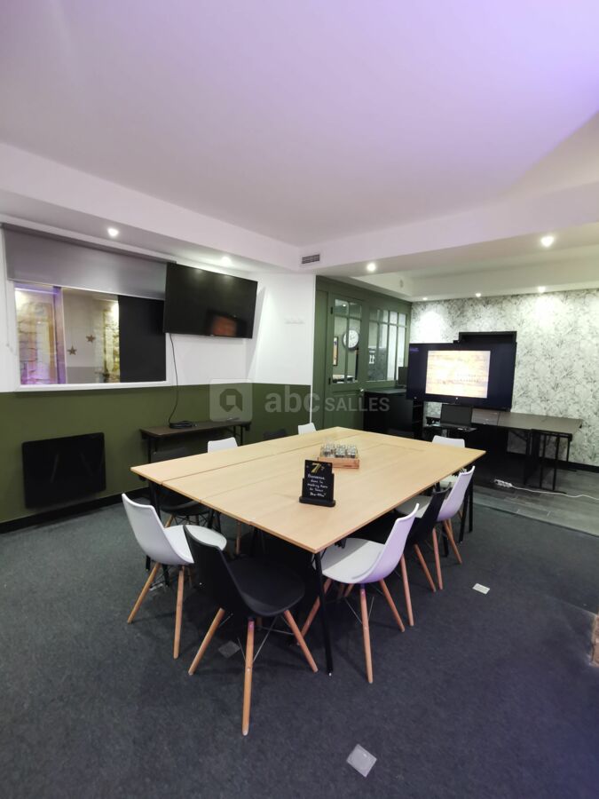Meeting Room - petite table centrale