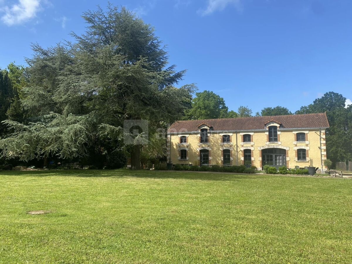 Salle et terrasse