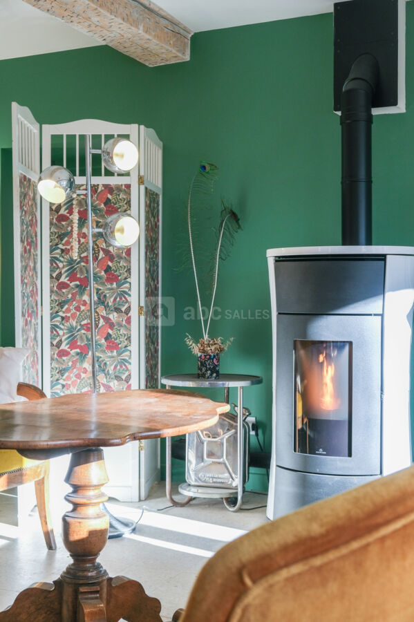 Poele dans le salon cosy