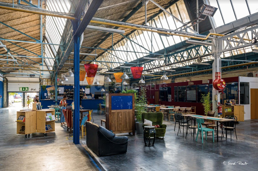 Le bar et espace plénière