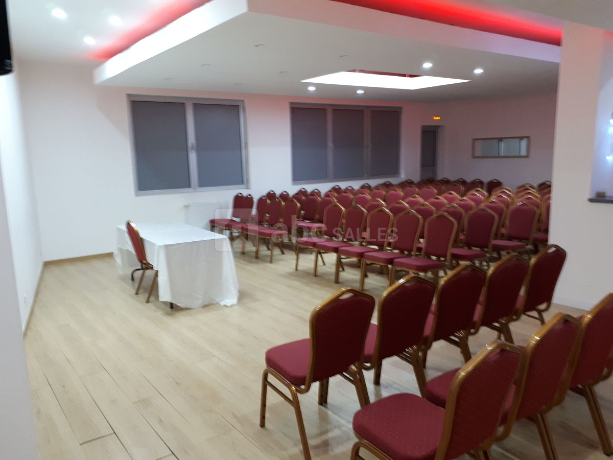 En conférence