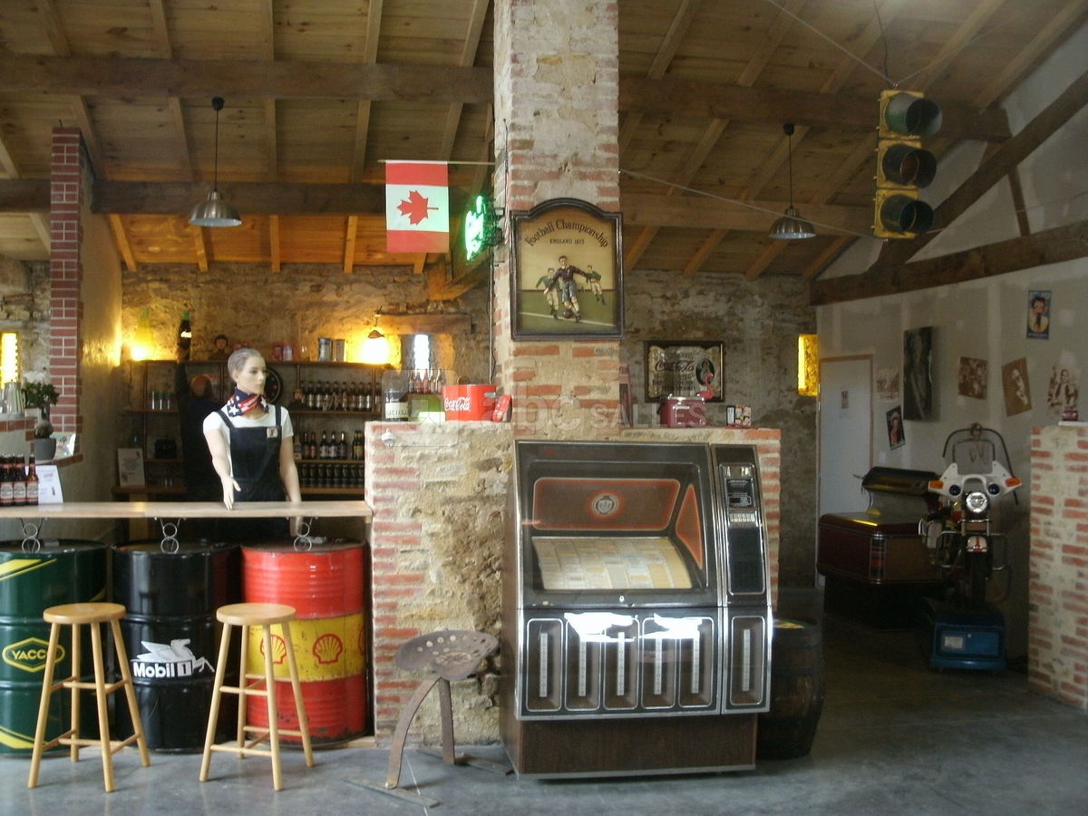 Le Bar