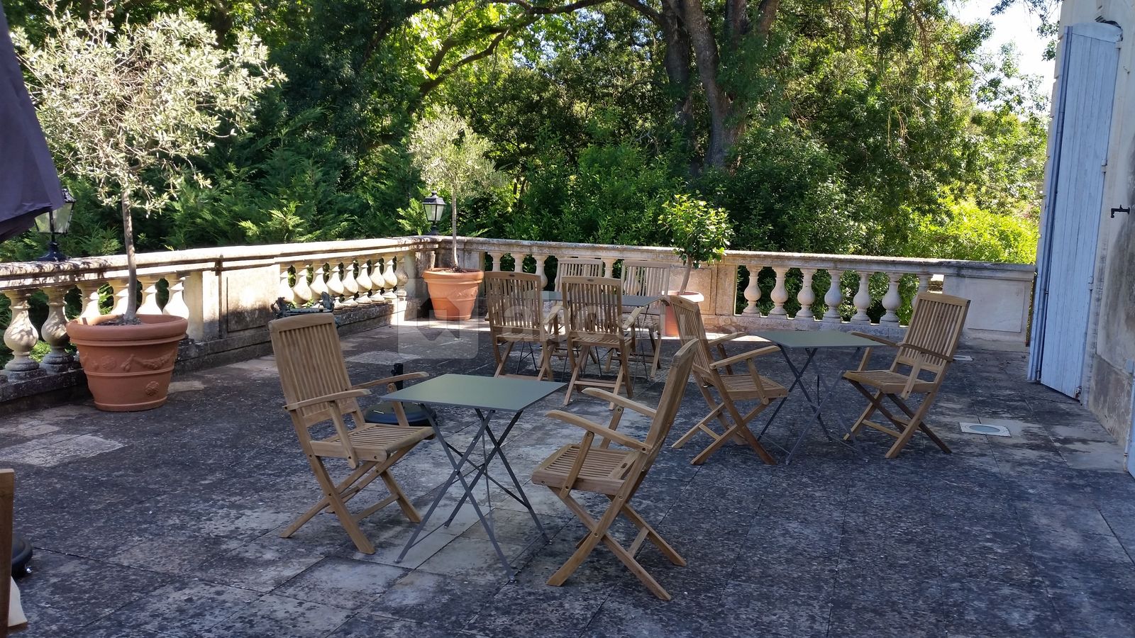 Terrasse extérieure 30 personnes