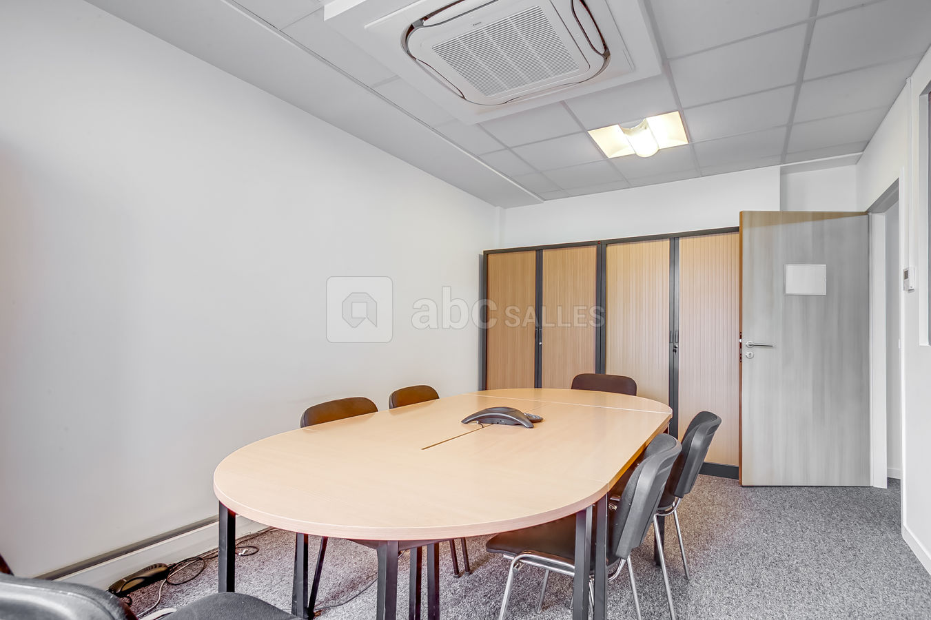 Salle de réunion en format réunion