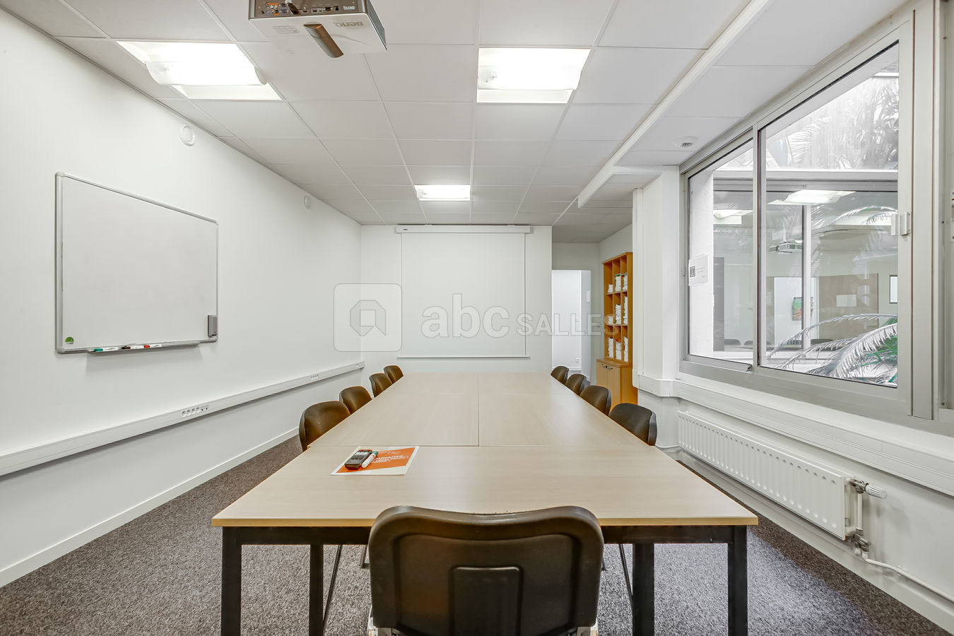 Salle de réunion en format réunion