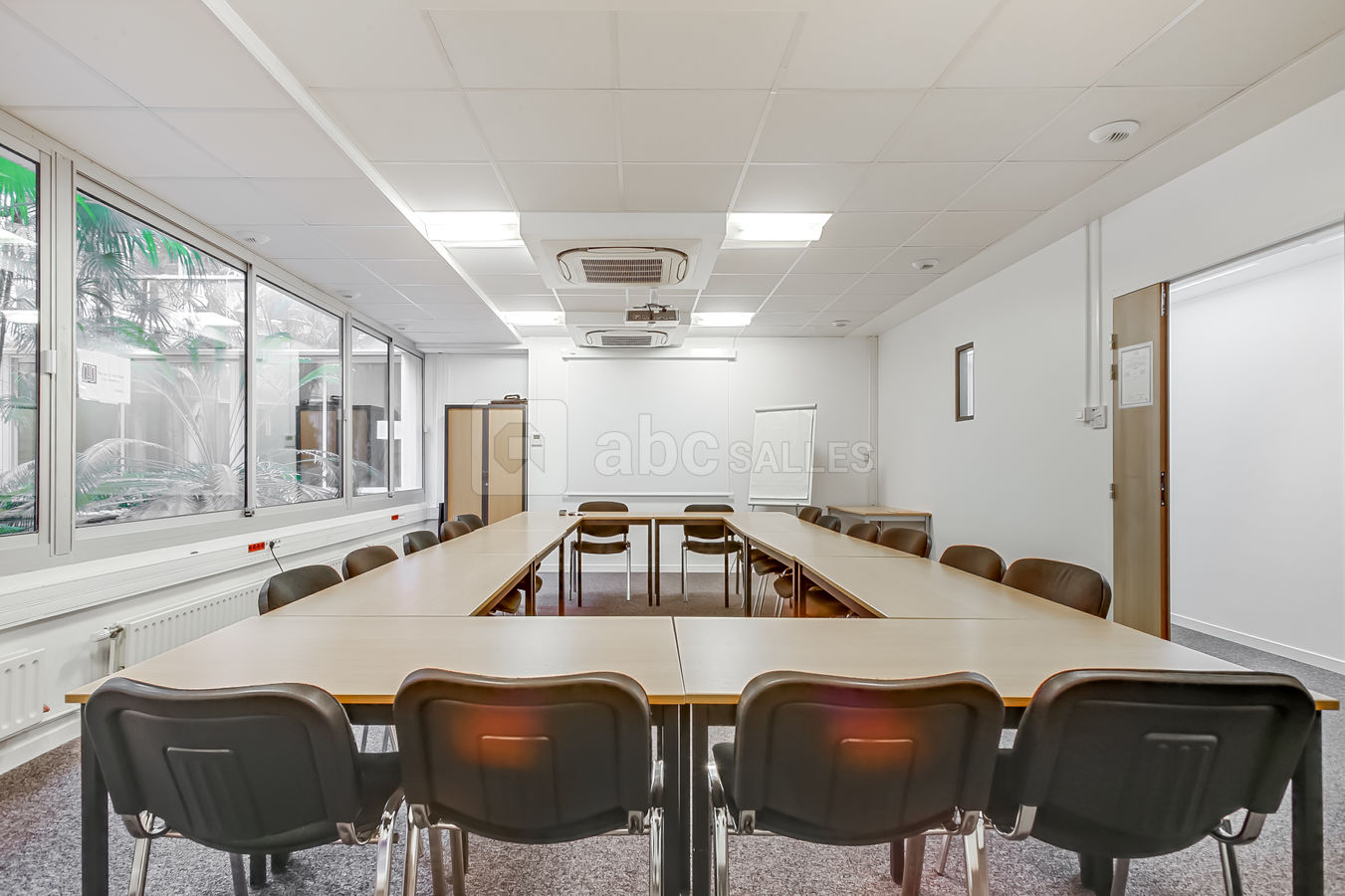 Salle de réunion en format U