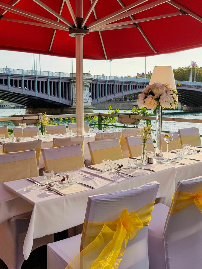 Décoration de la terrasse pour un mariage
