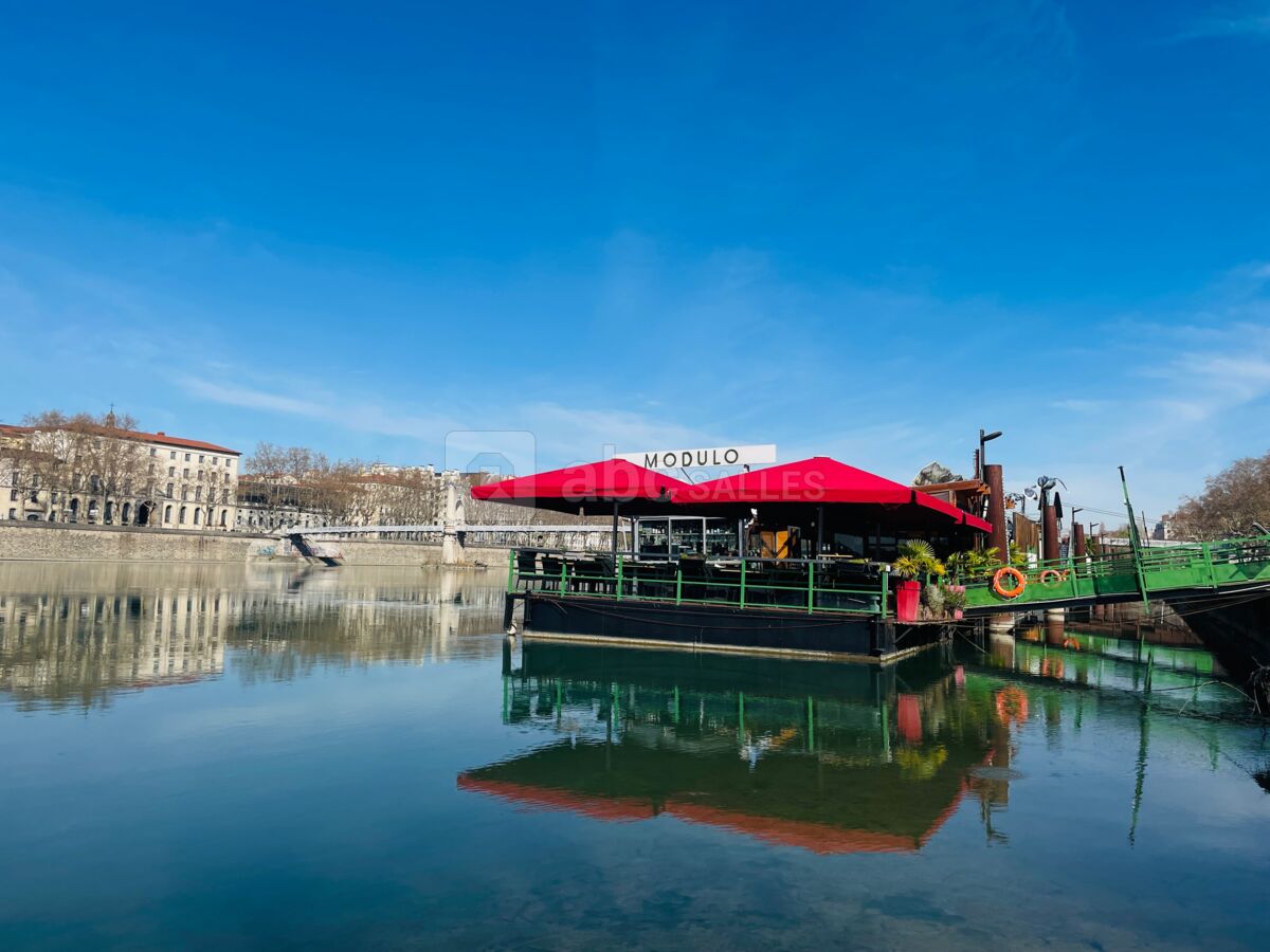La Péniche Modulo depuis les quais du Rhône