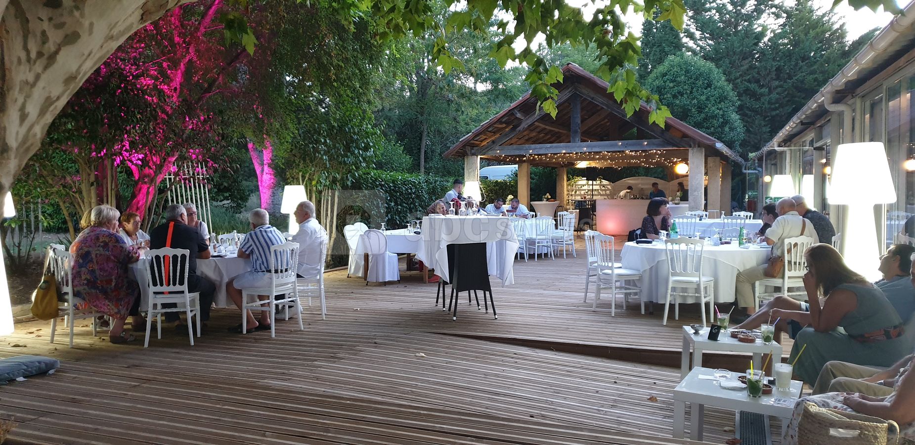 Le domaine de la tuiliere salle de reception mariage a nans les pins