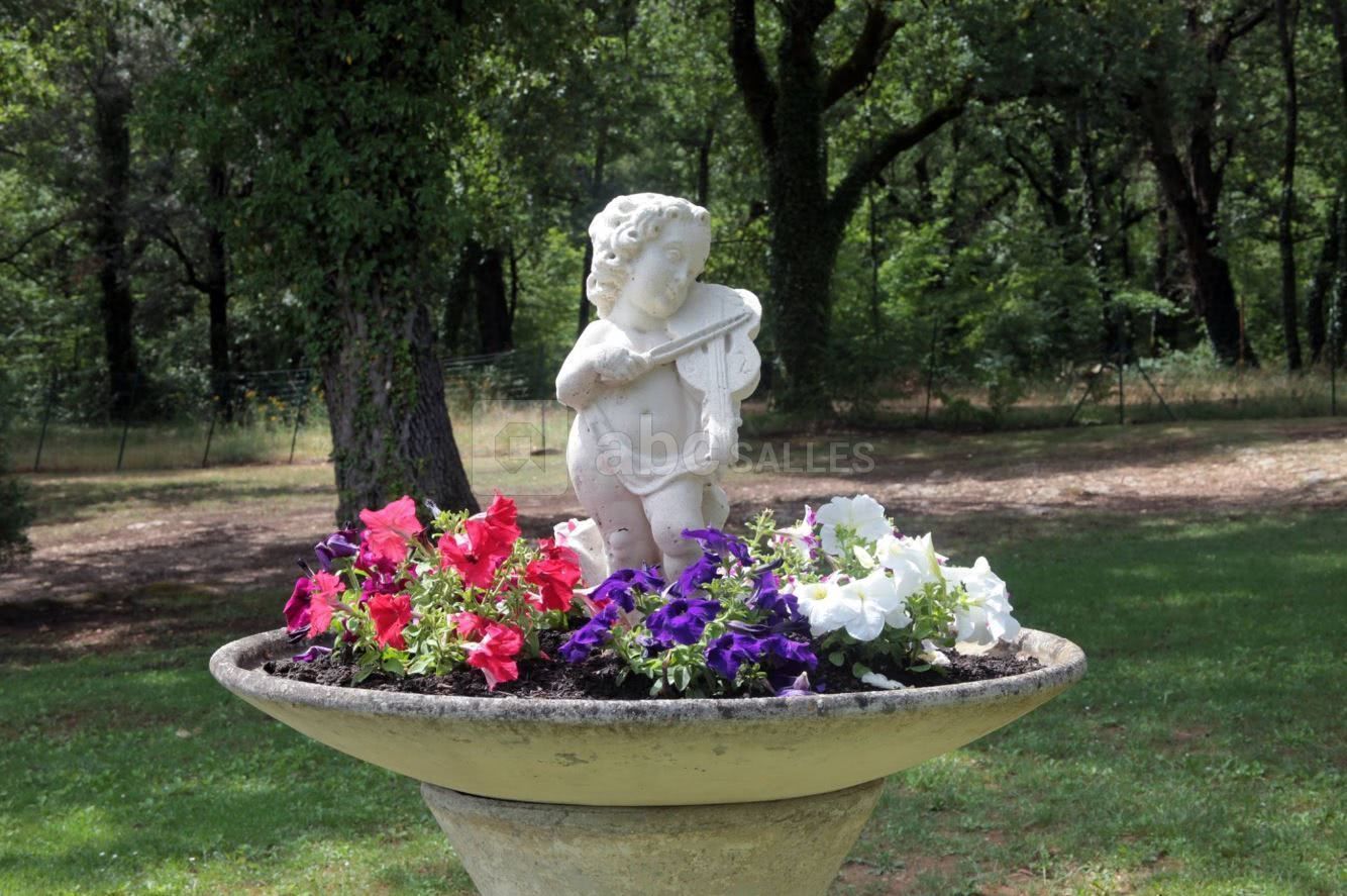 Jardin pour photos et repas ext sur la terrasse au domaine de la tuiliere
