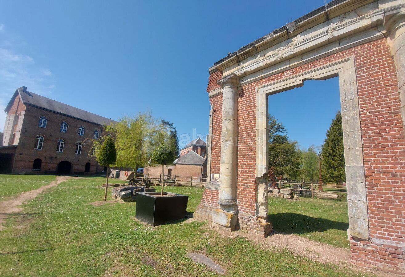 Porte du Château et Moulin en arrière plan