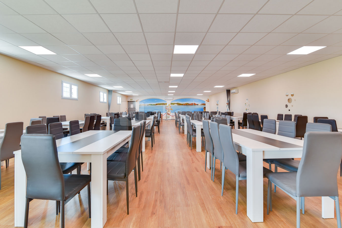 Salle en mode "réunion"