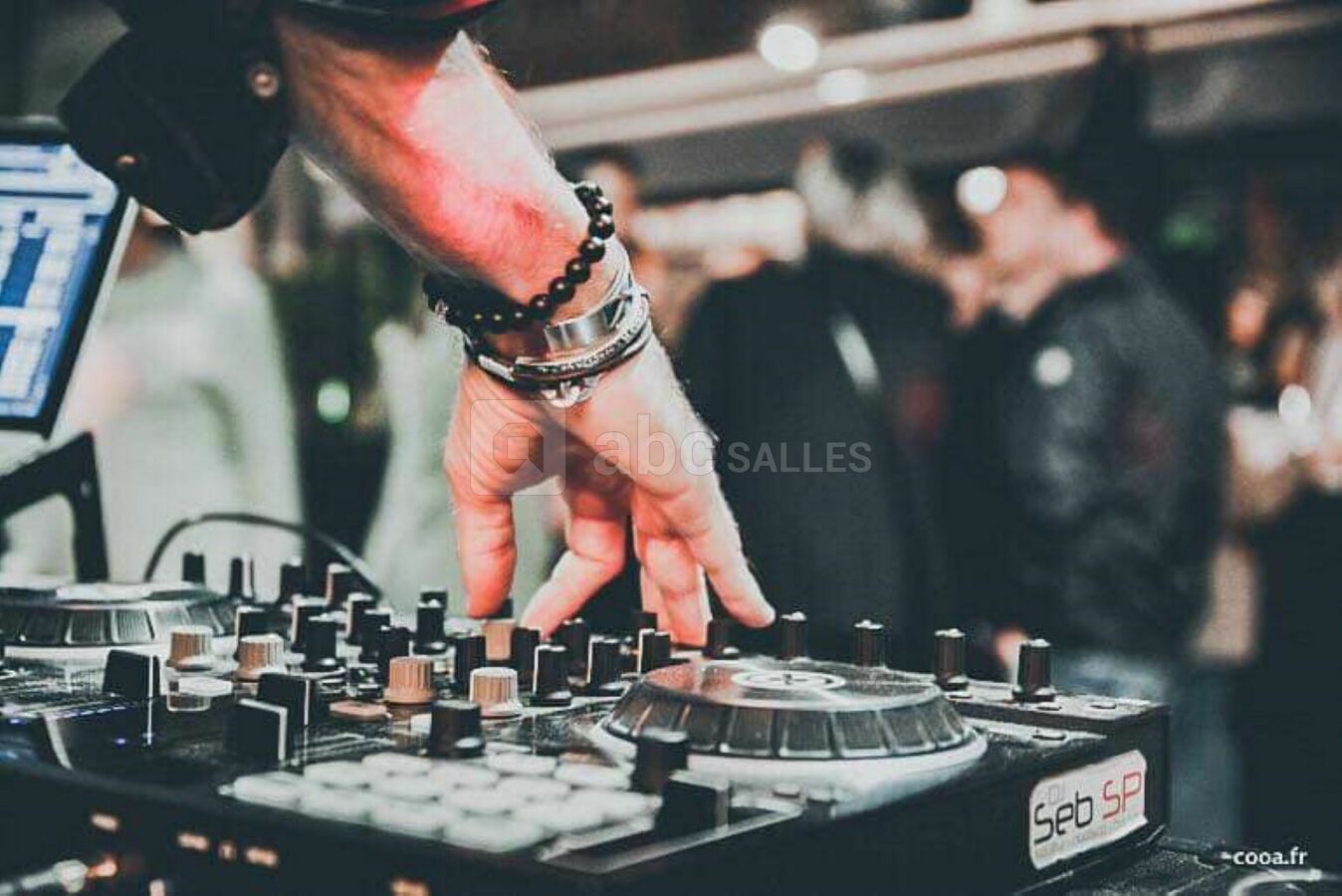 DJ
