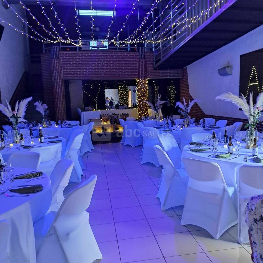 Salle actu avec table