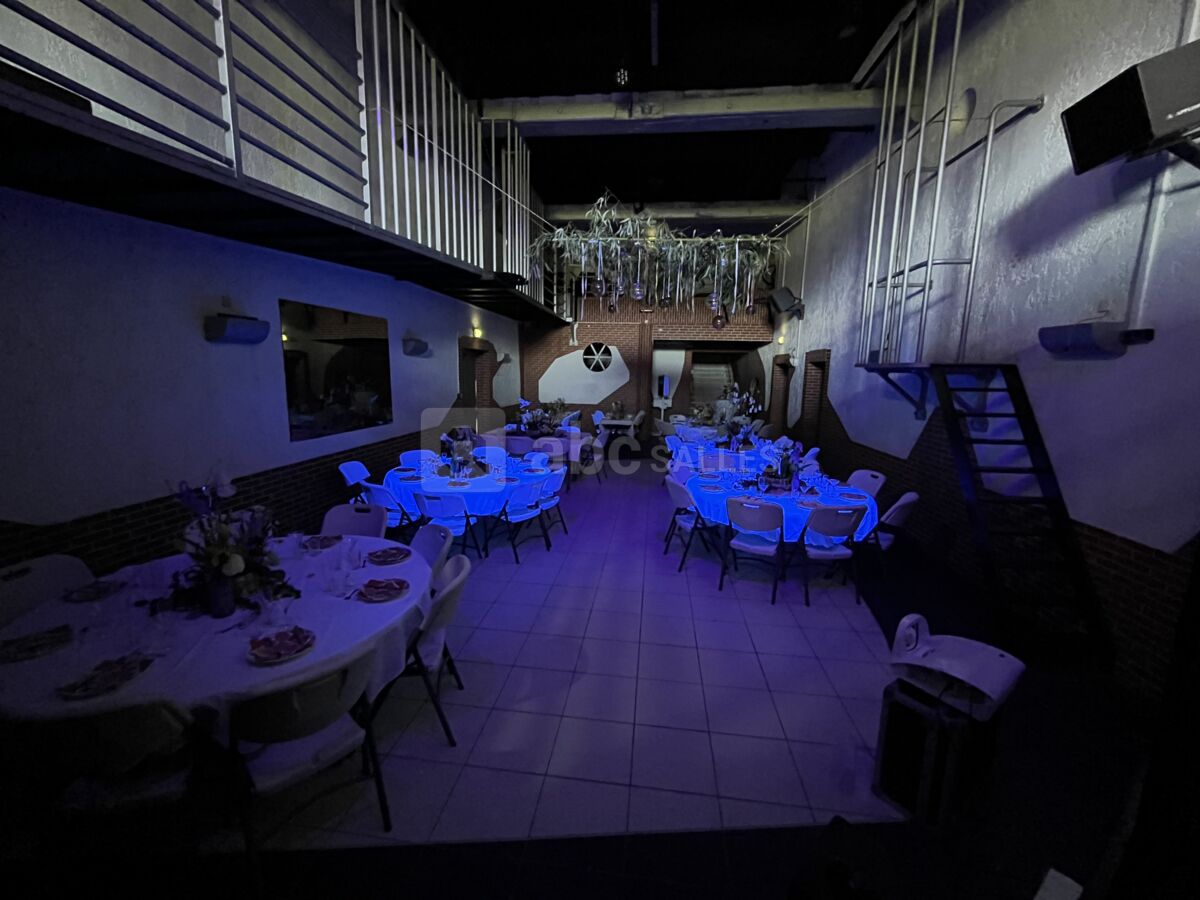 Salle actu avec table