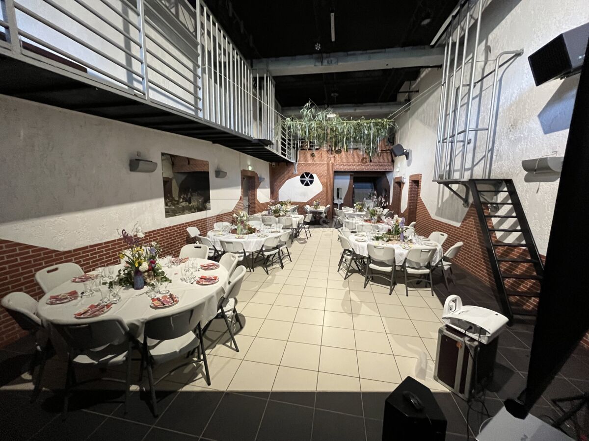 Salle actu avec table