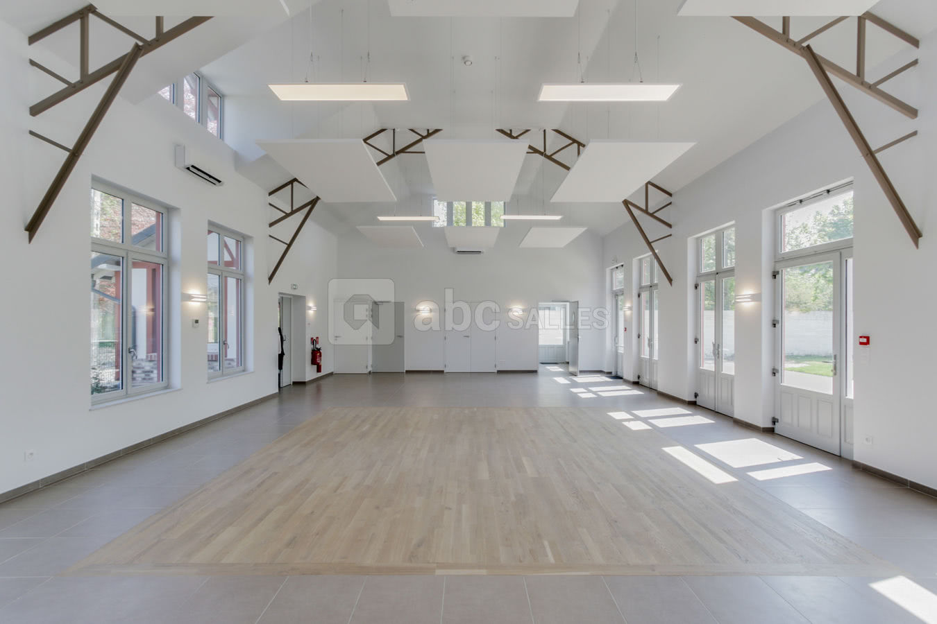 Une salle de 96 m2
