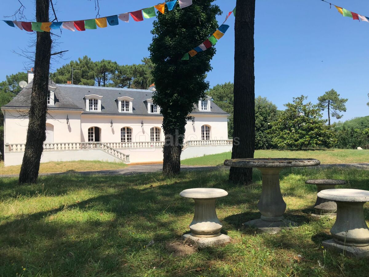 Le Campus depuis le parc