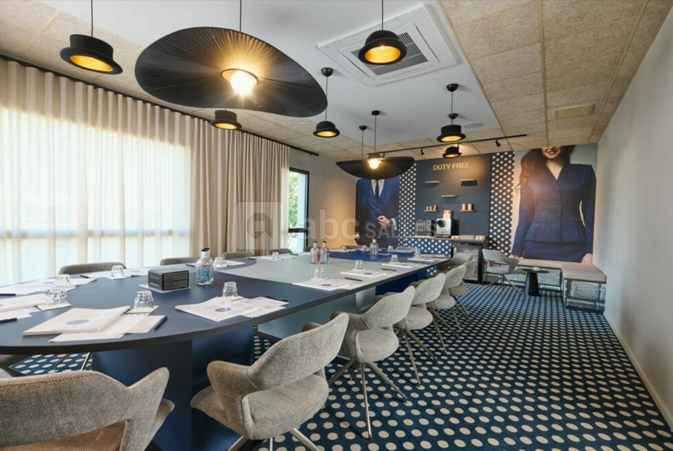 Salon first 45m²