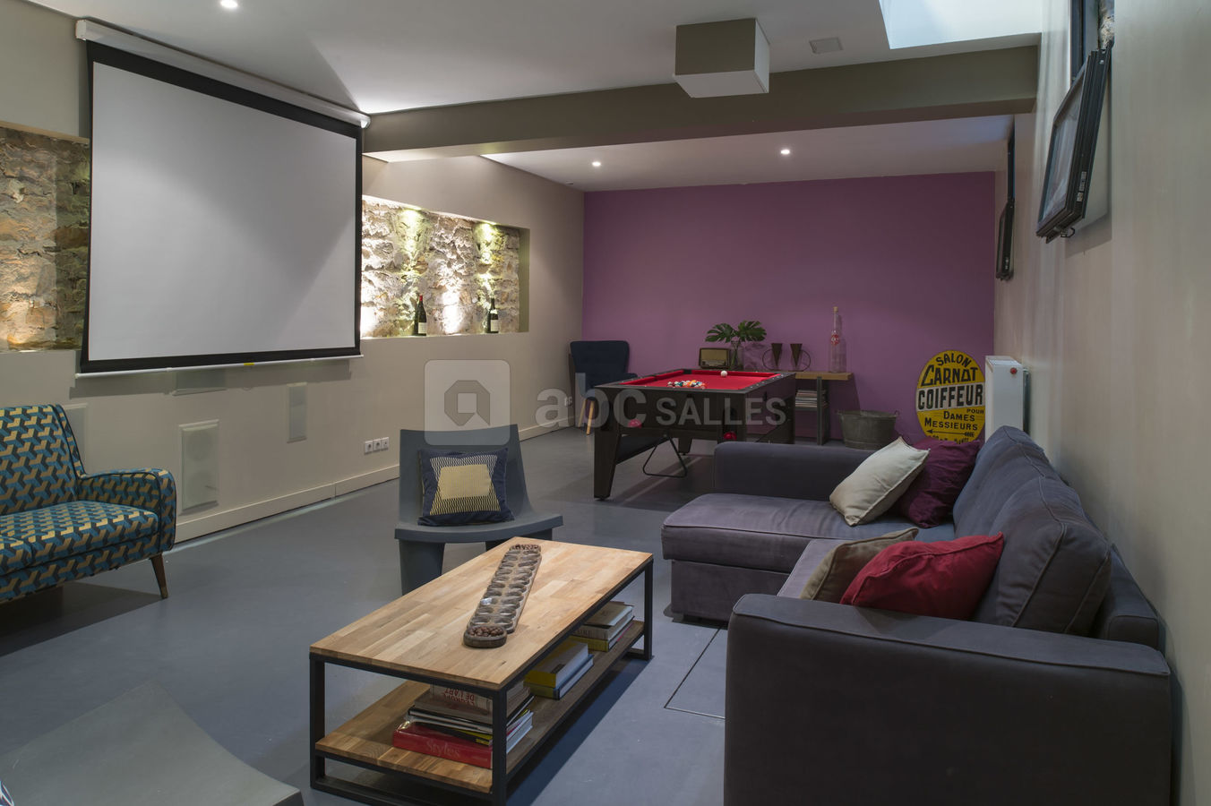 Salle de détente : fléchette, billard, air hockey, cinéma