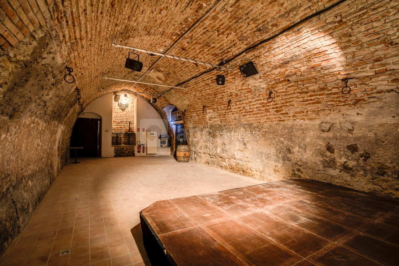 Le Caveau