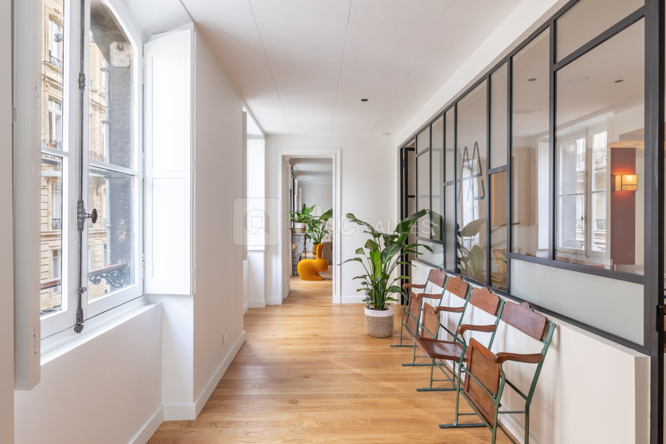 Le lobby - Vestiaire pour 80 convives et lumière du jour
