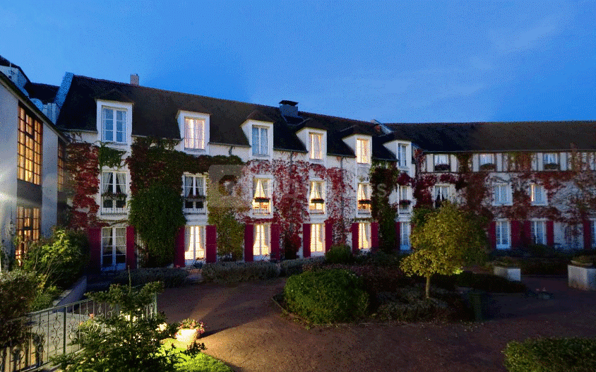 Le Manoir en soirée