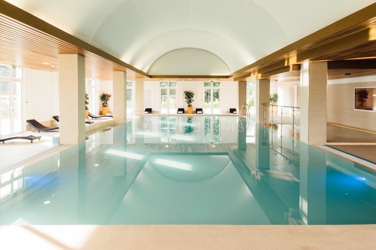 Piscine intérieure