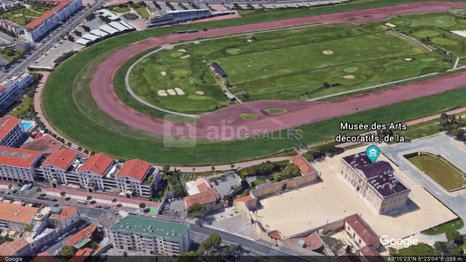 Vue sur le golf et l’hippodrome
