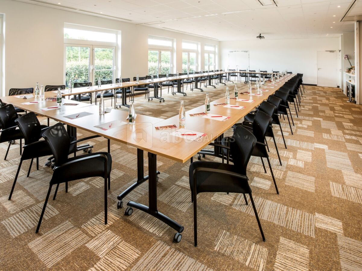 Disposition en pave ou salle de conseil