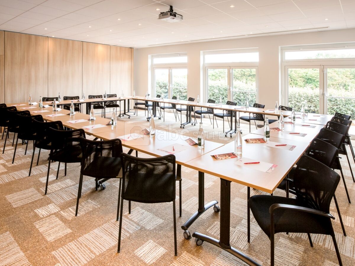 Disposition en pave ou salle de conseil