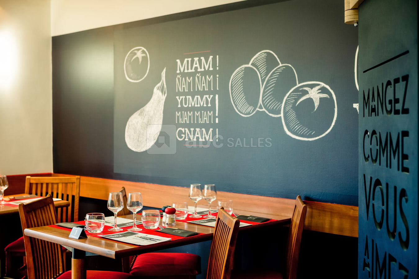 Salle du restaurant Ibis Kitchen Lyon Est Bron