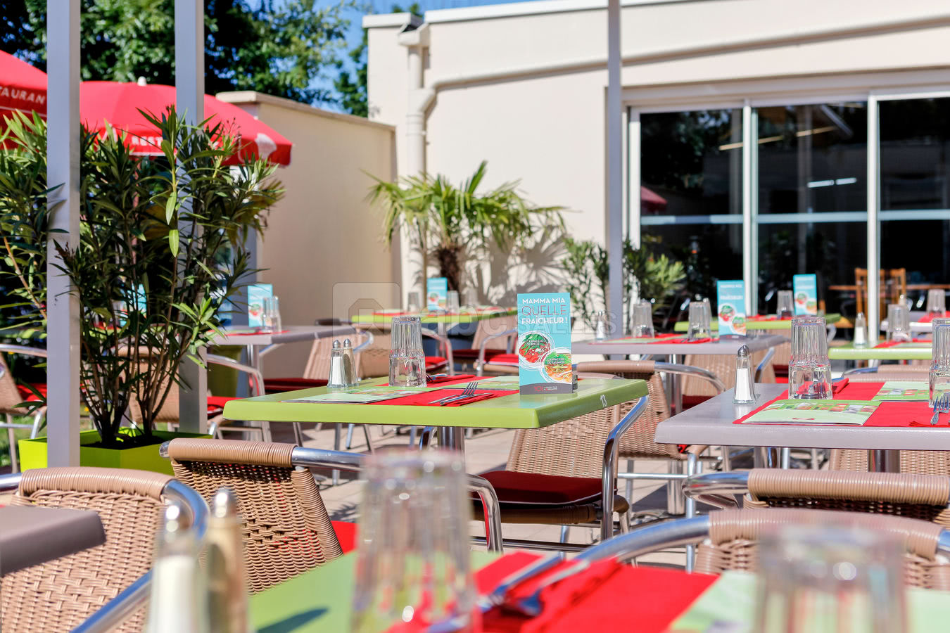 Terrasse du restaurant Ibis Kitchen Lyon Est Bron