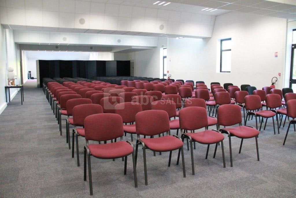 Salle 200 m² mode conférence