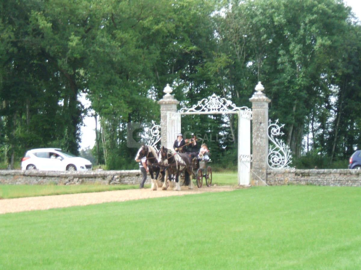 Arrivée en calèche