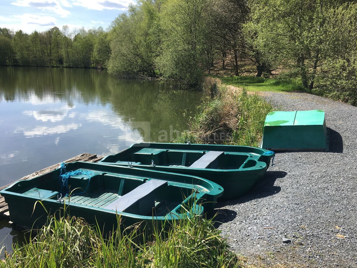 Barques pour pêche ou promenades sur étangs
